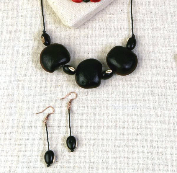 Black necklace adjustable length made with natural seeds from Colombia